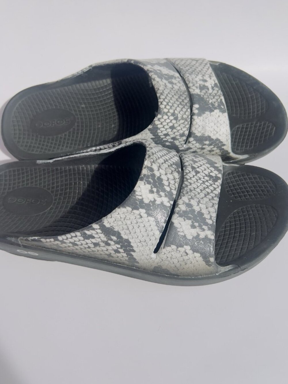 OOFOS OOahh Recovery Slide Sandals Animal Print Women’s 11 / Men’s 9 - Picture 6 of 12